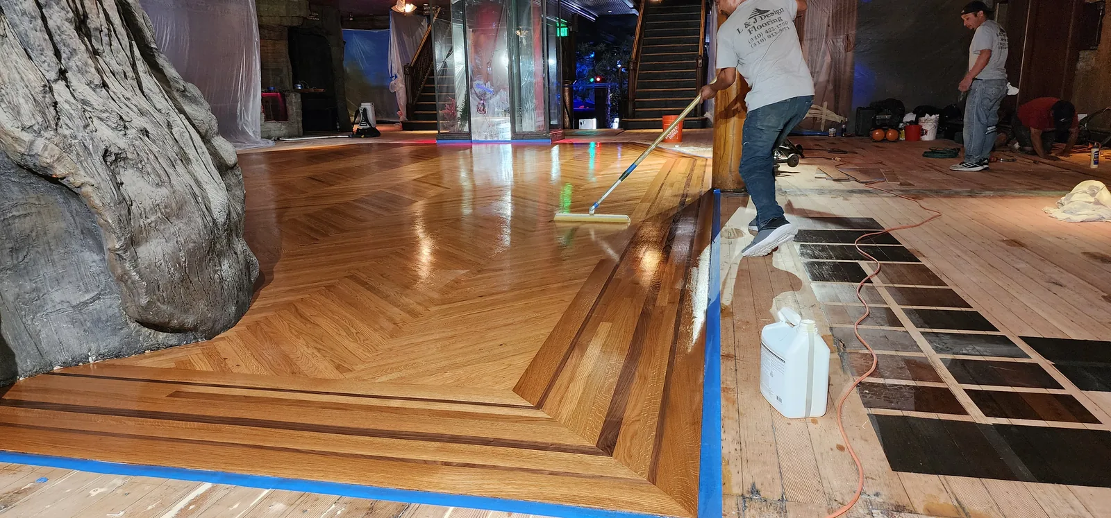 Applying finish to parquet flooring with a decorative border