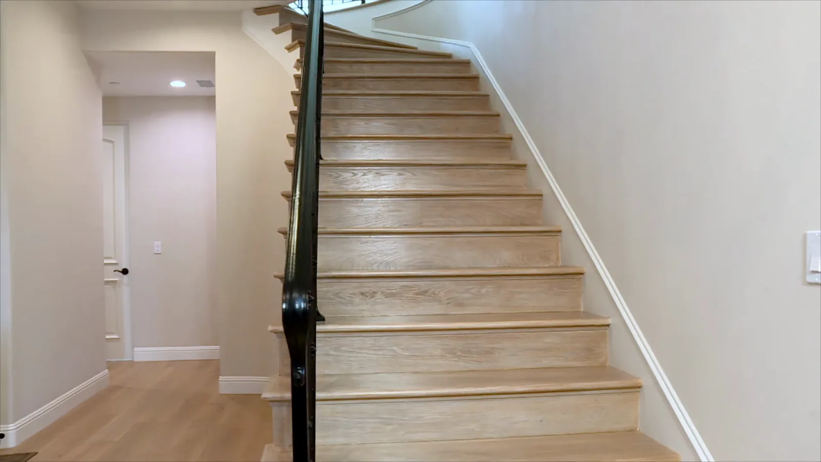 Straight oak staircase with wood railing